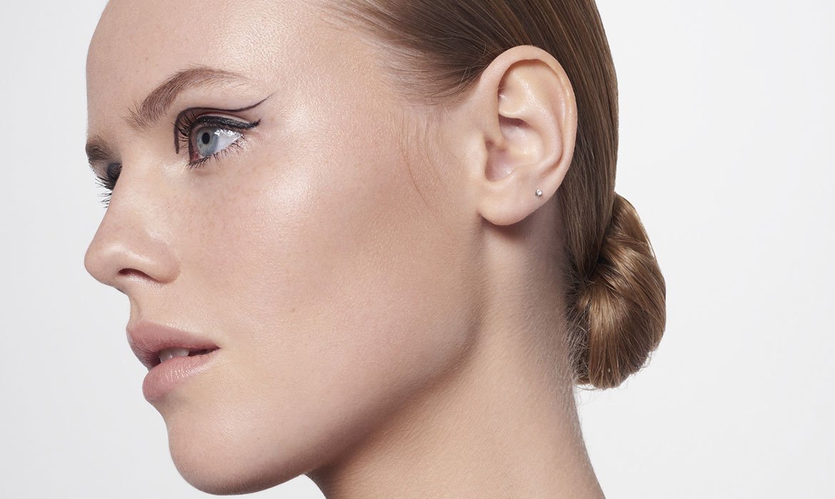 Una de las tendencias de maquillaje primavera-verano 2021 es la piel de bebé. Consíguela con una base de maquillaje superligera como Infalible 24H de L’Oréal Paris. ¡Ahora con SPF 25!